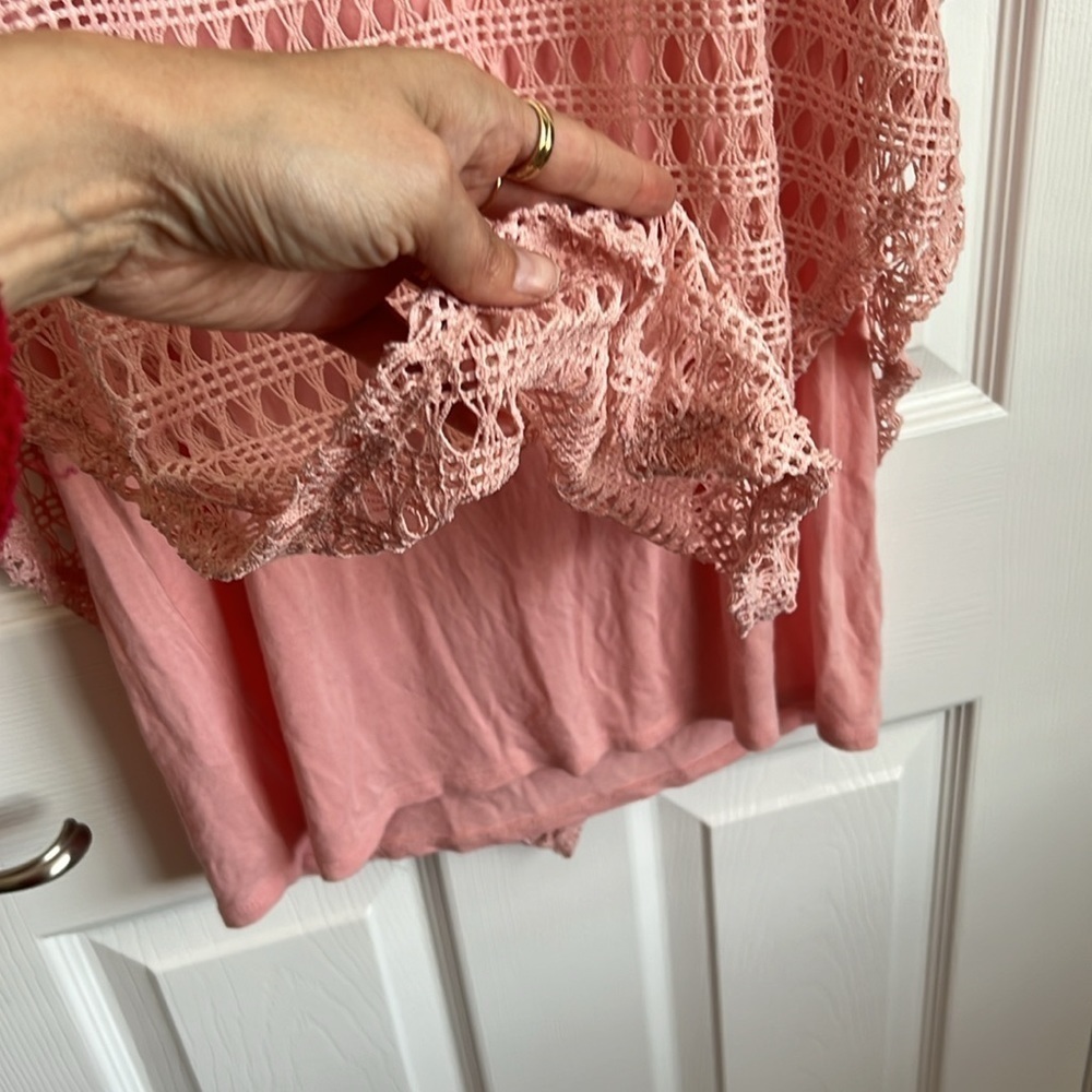 Ladies size medium crochet like top by Naïf - Picture 5 of 6